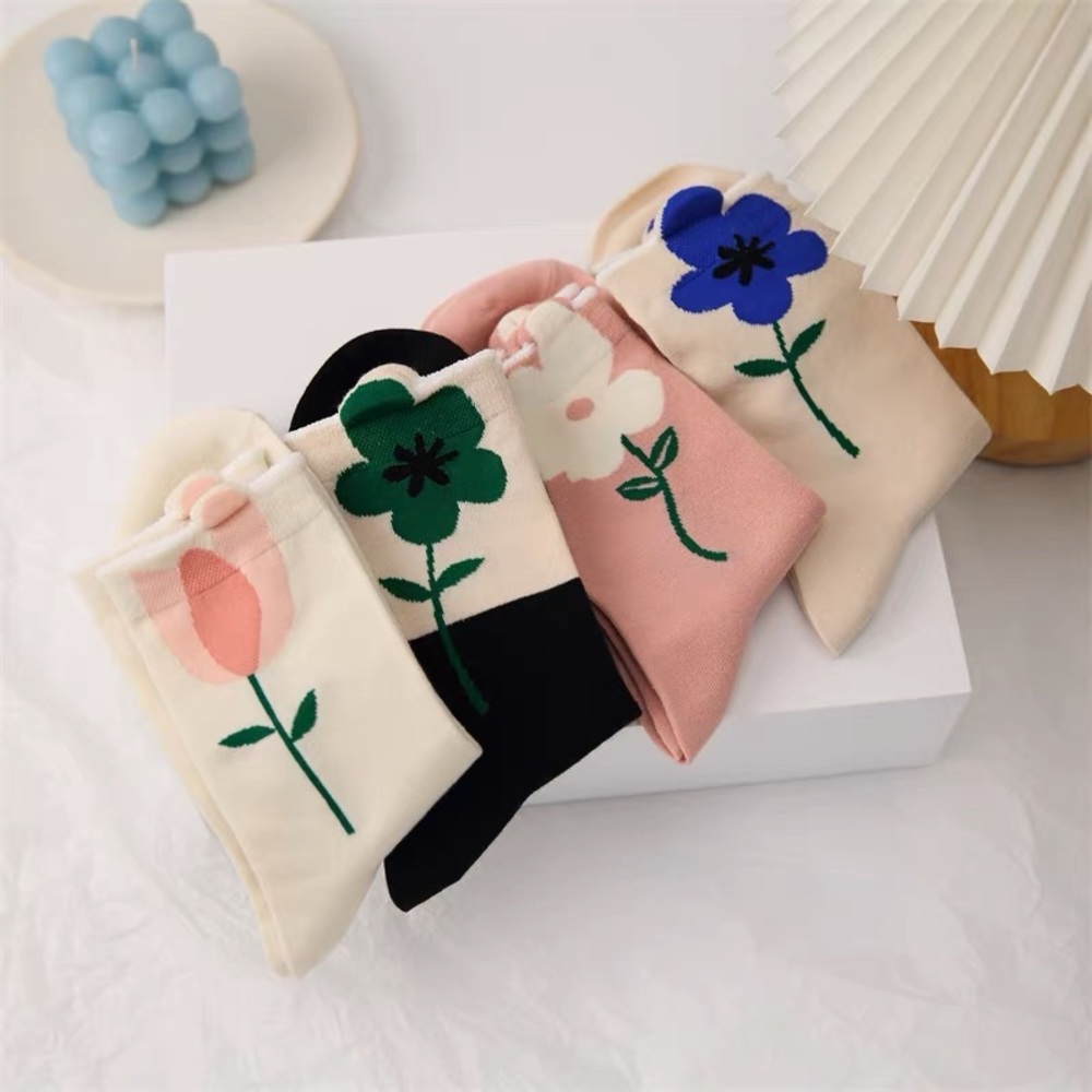 NWT！Y2K Women’s Stylish Floral socks 4 pairs set
